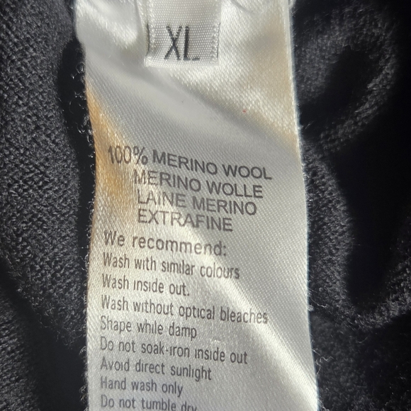 Sand 100% Merino Wool Black V-Neck Sweater With Purple Accent Size XL - Picture 5 of 6